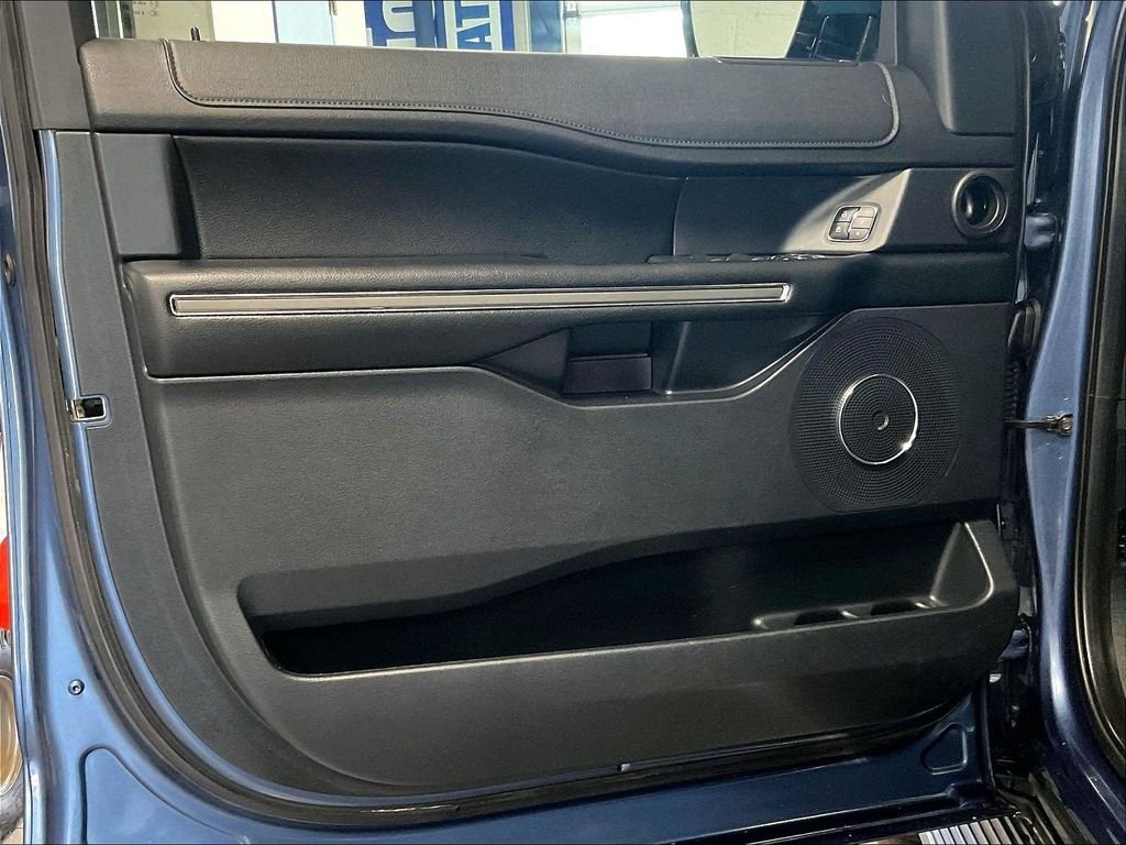 Used 2019 Blue Ford XLT image 9