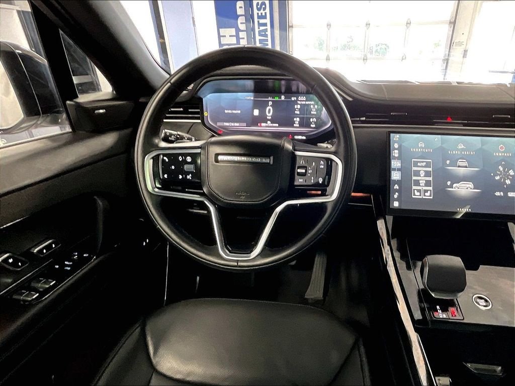 Used 2025 White Land Rover SE image 17