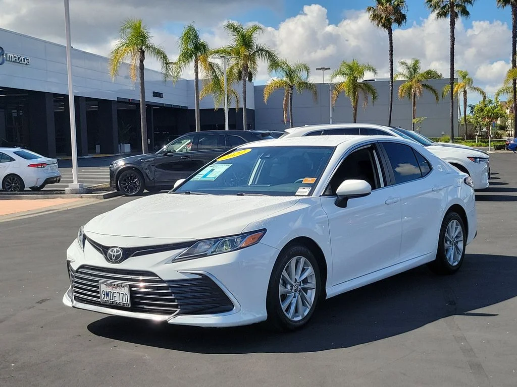 Used 2022 White Toyota LE image 30