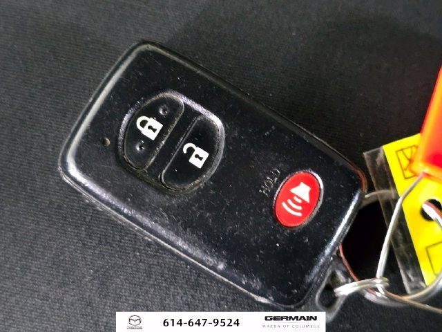 Used 2012 White Toyota Three image 36