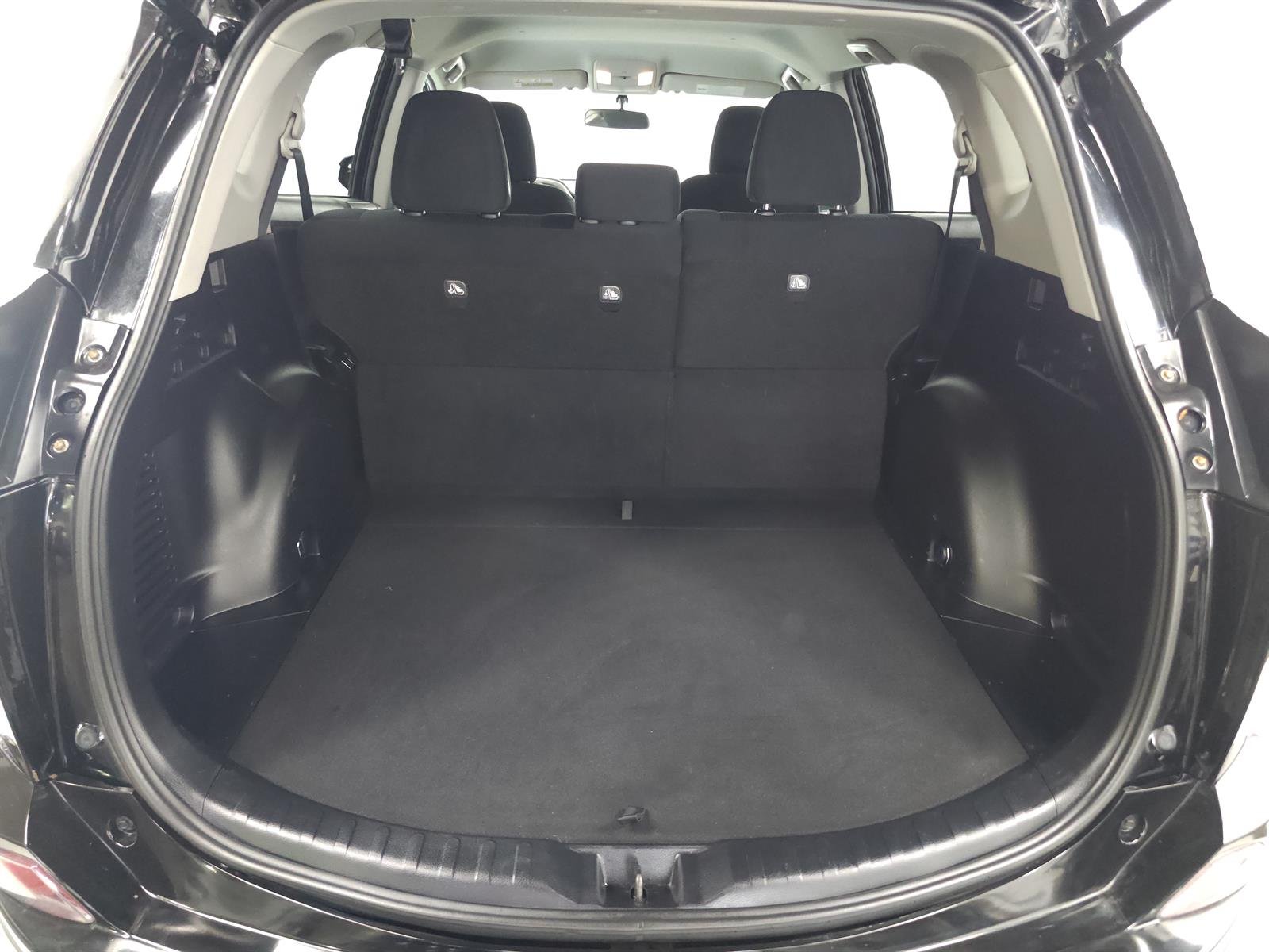 2016 Toyota RAV4 LE - Photo 9