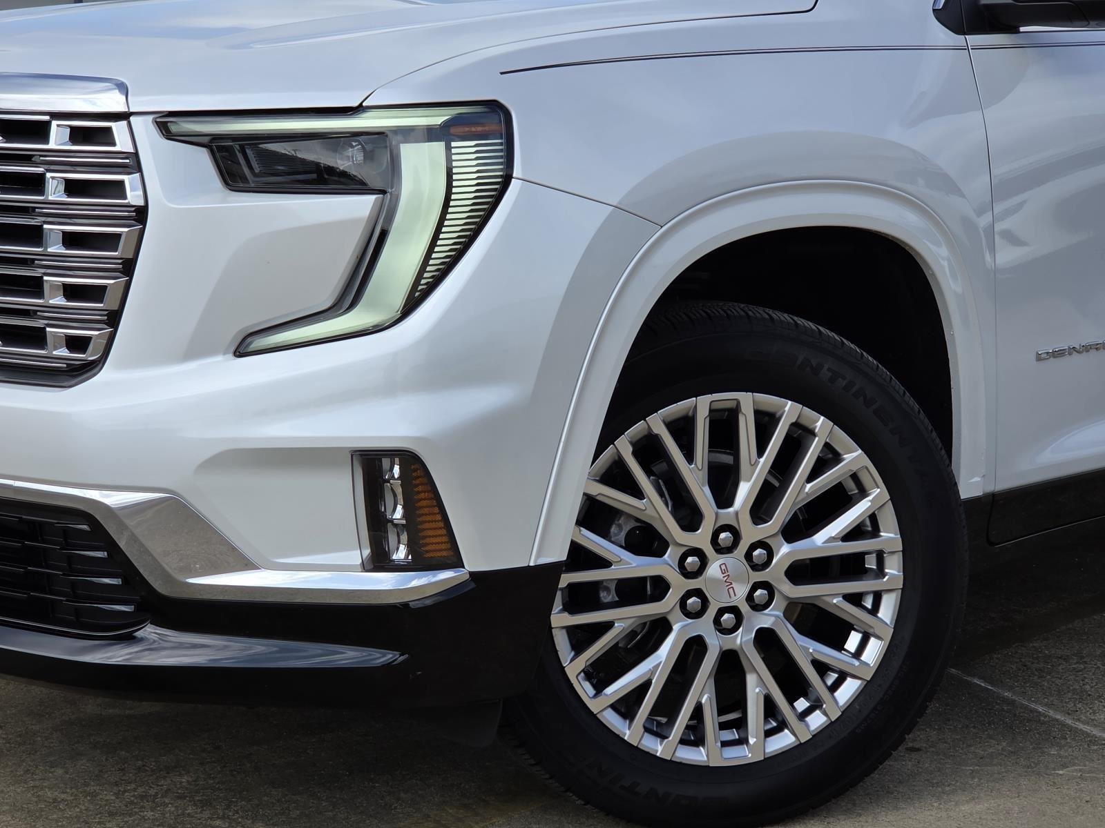 Used 2024 White Frost Tricoat GMC FWD Denali image 7