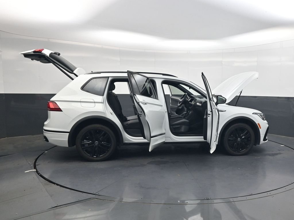 Used 2022  Volkswagen 2.0T SE R-Line Black image 40