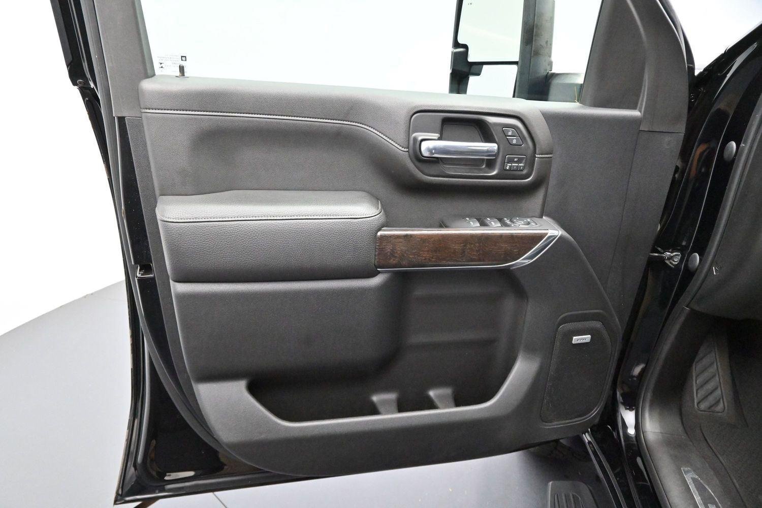 Used 2020 Onyx Black GMC Denali image 9