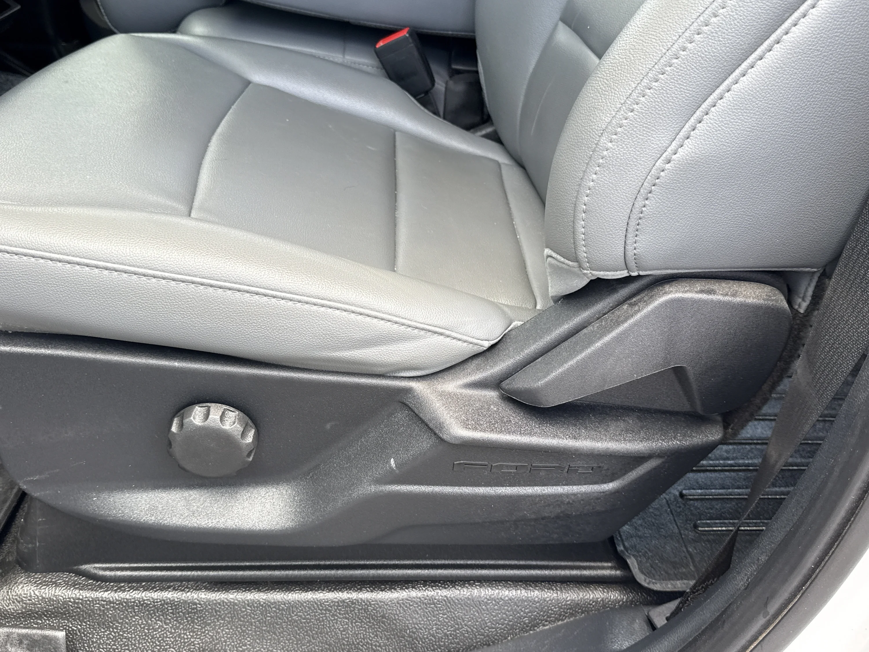 Used 2025 Oxford White Ford XL image 27