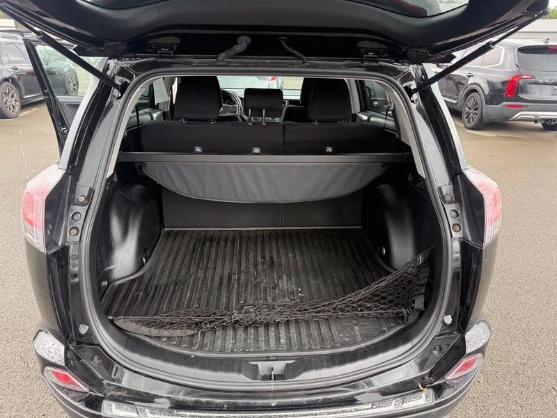 Used 2018 Black Toyota XLE image 6