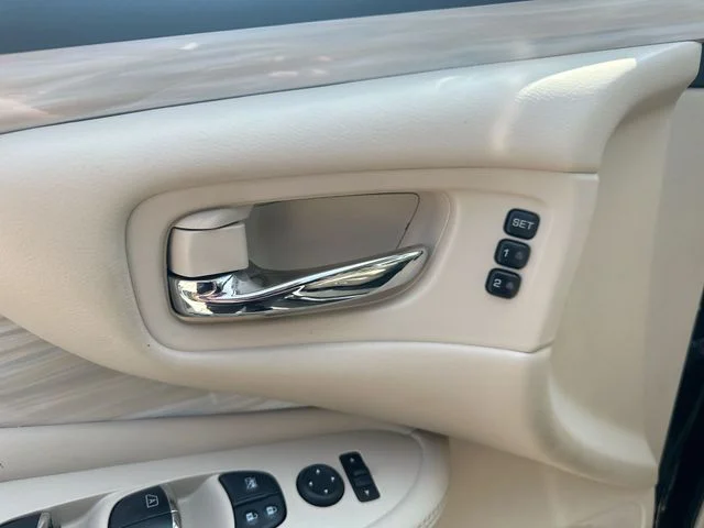 Used 2018 Black Nissan SL image 46