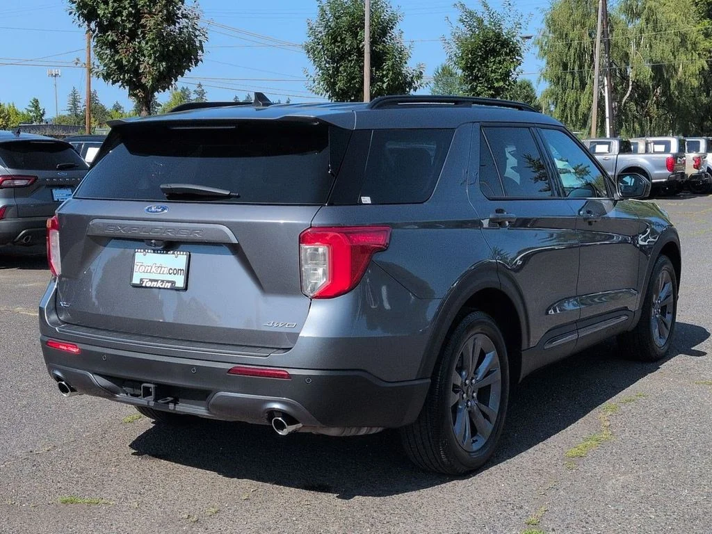 Used 2023 Gray Metallic Ford XLT image 5