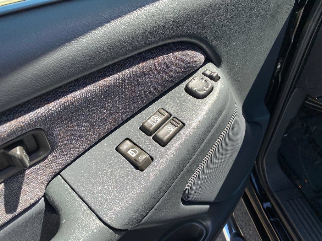 Used 2002 Onyx Black GMC SLE image 11
