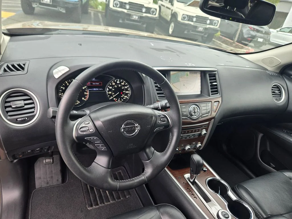 Used 2017 Sandstone Nissan Platinum image 9