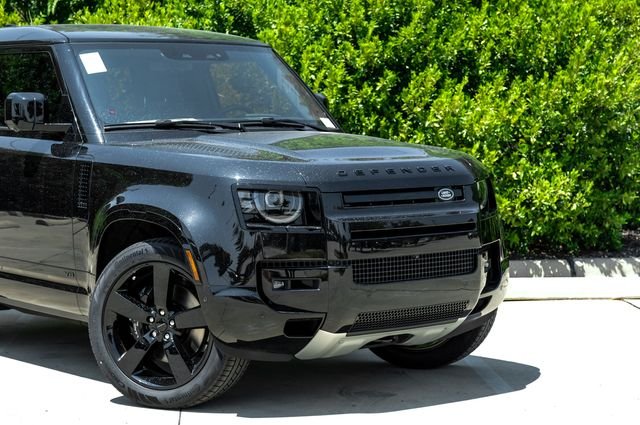 New 2026 Santorini Black Metallic Land Rover V8 image 9
