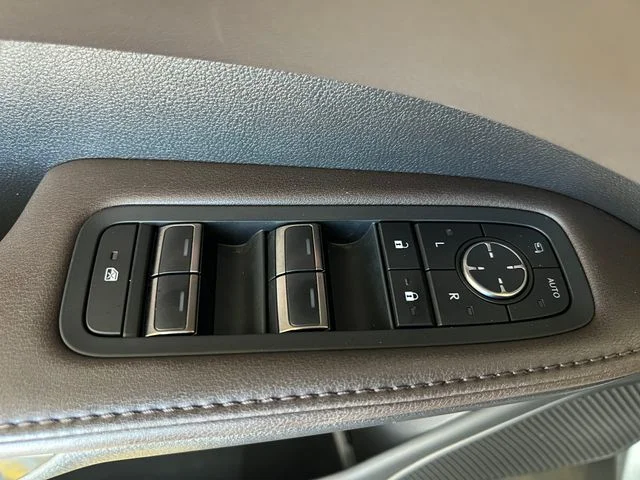 Certified Used 2025 Iridium Lexus 450h+ Luxury image 36