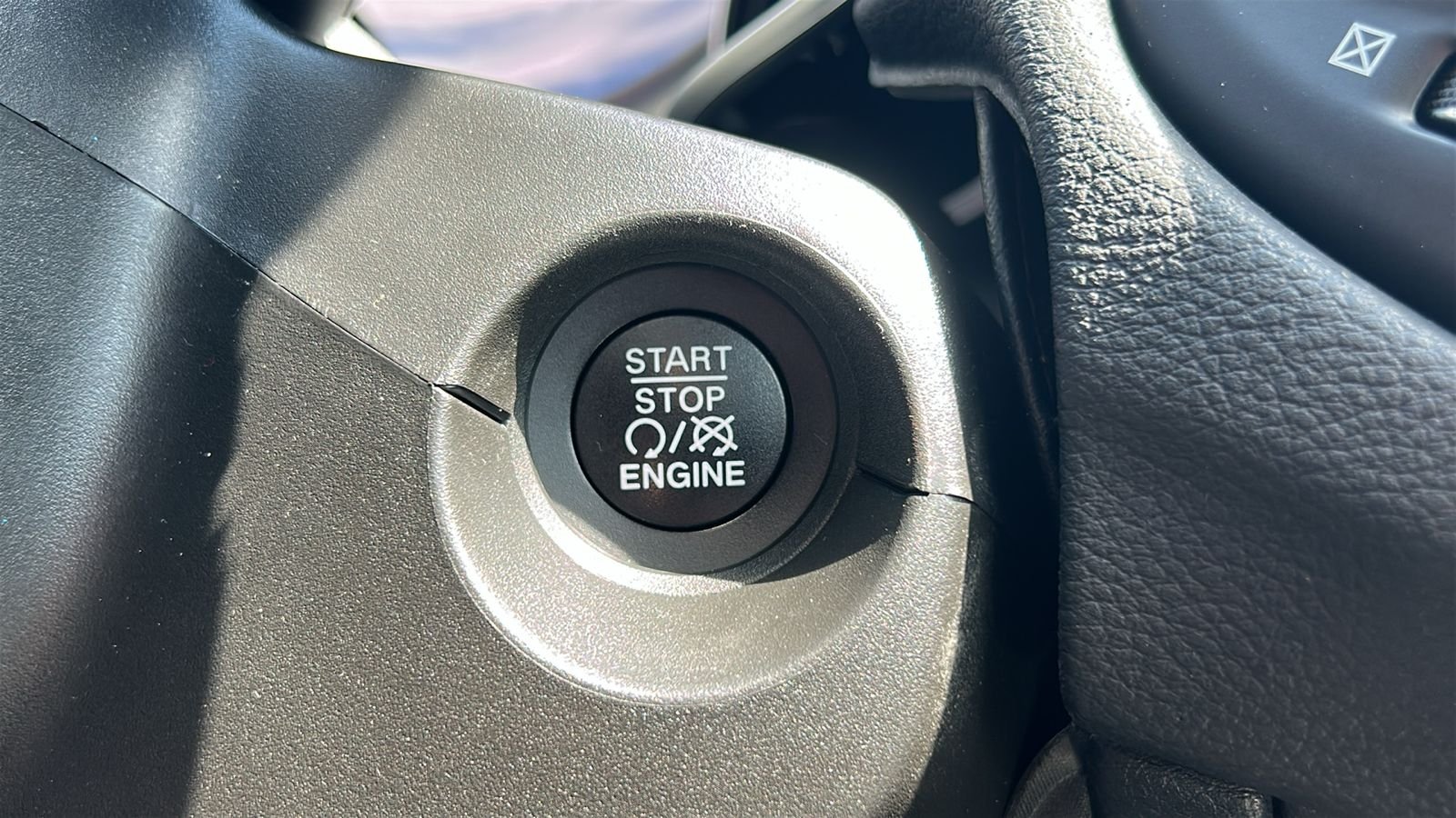 Used 2020 Black Jeep Latitude image 25