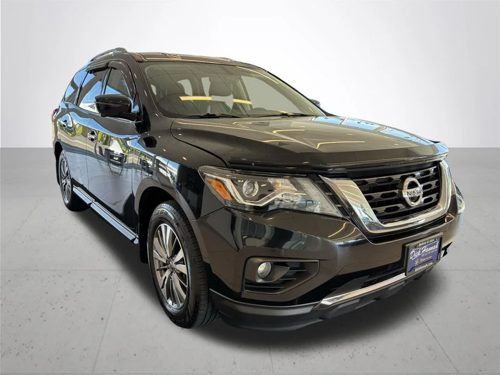 Used 2019 Black Nissan SL image 5