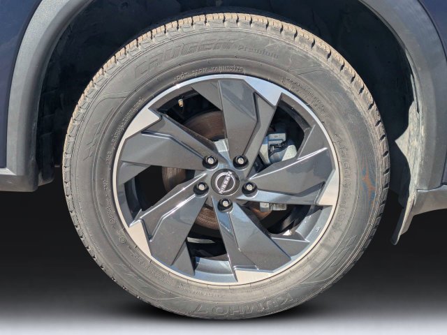 Used 2025 Blue Nissan SV image 11