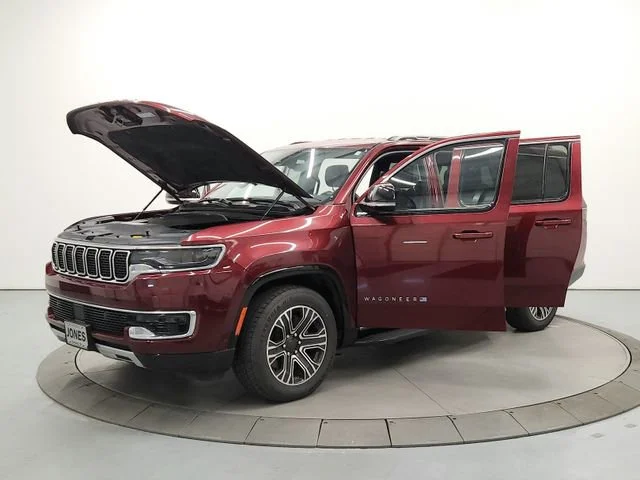 2024 Jeep Wagoneer L Series II - Photo 11