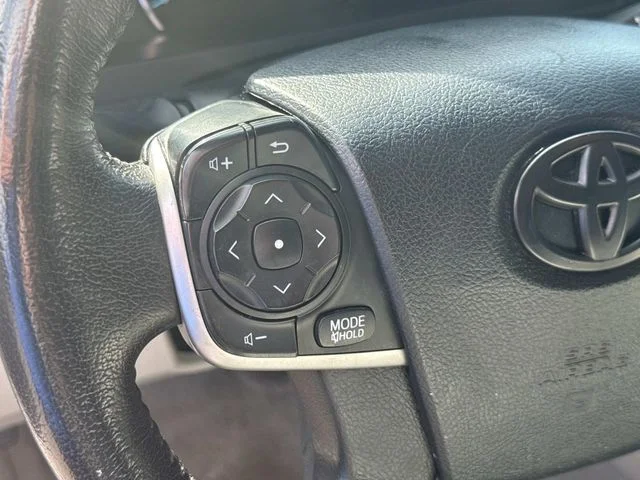 Used 2012 White Toyota XLE image 31