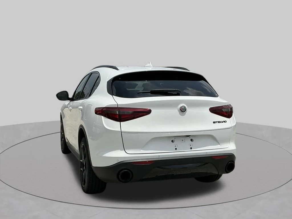 Used 2019 White Alfa Romeo Base image 8
