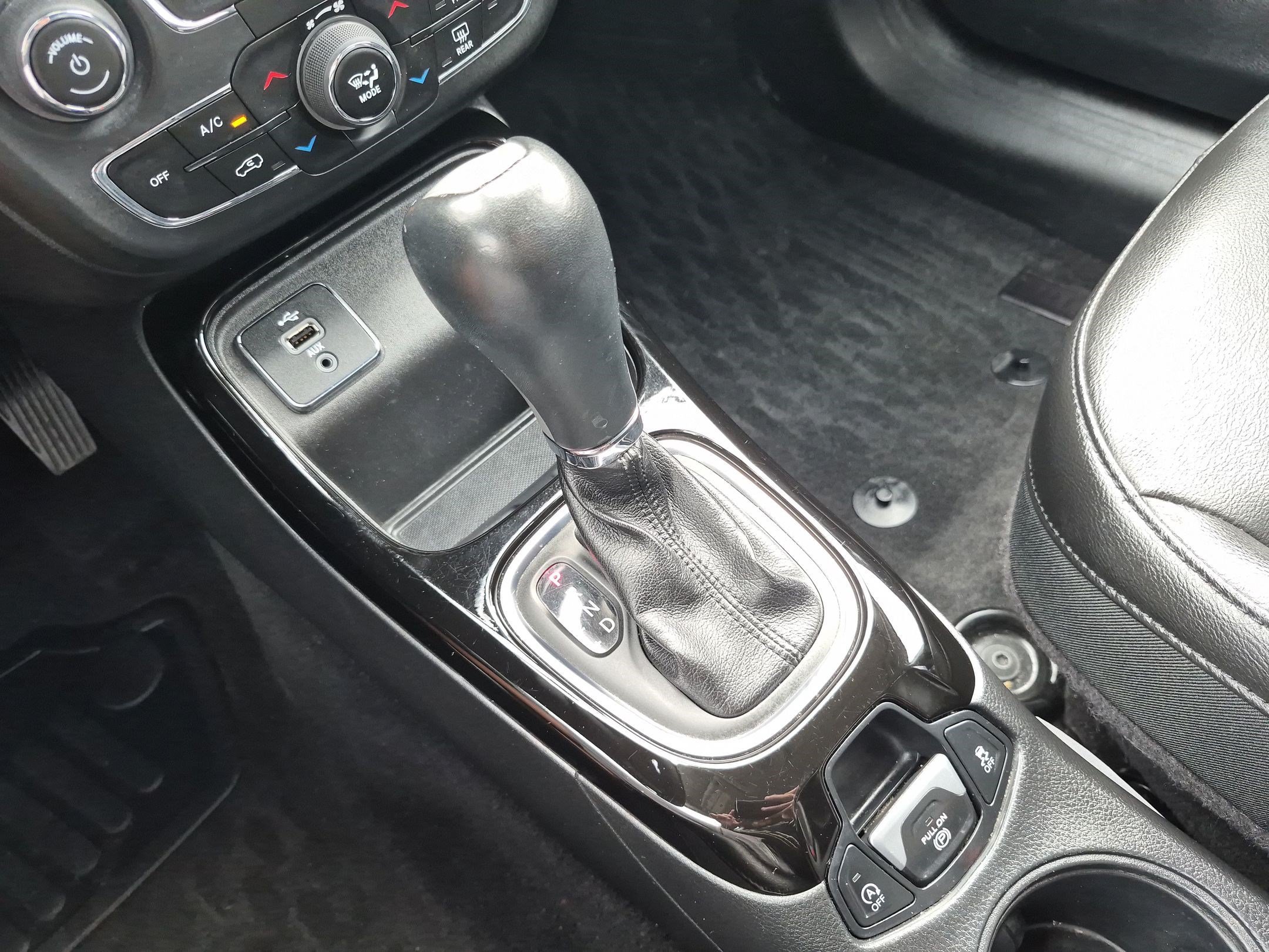 Used 2018 White Clearcoat Jeep Altitude image 24