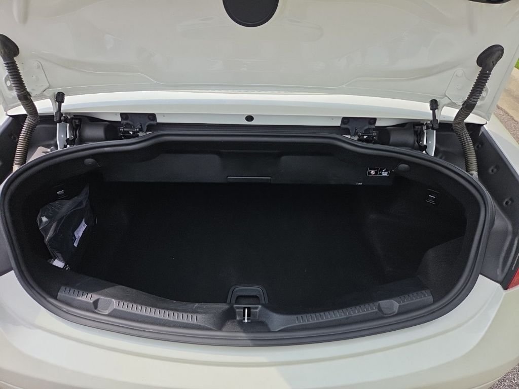 Used 2018 designo Diamond White Metallic Mercedes-Benz E 400 image 8