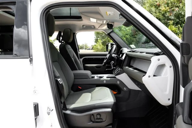 New 2026 Fuji White Land Rover S image 47