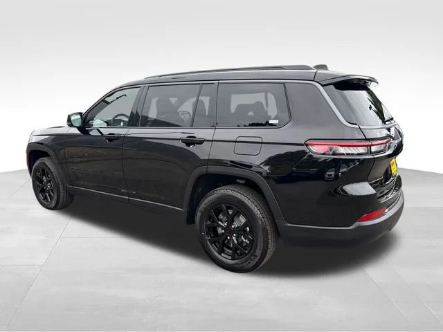 New 2026 Diamond Black Crystal Pearl-Coat Exterior Paint Jeep Laredo image 5