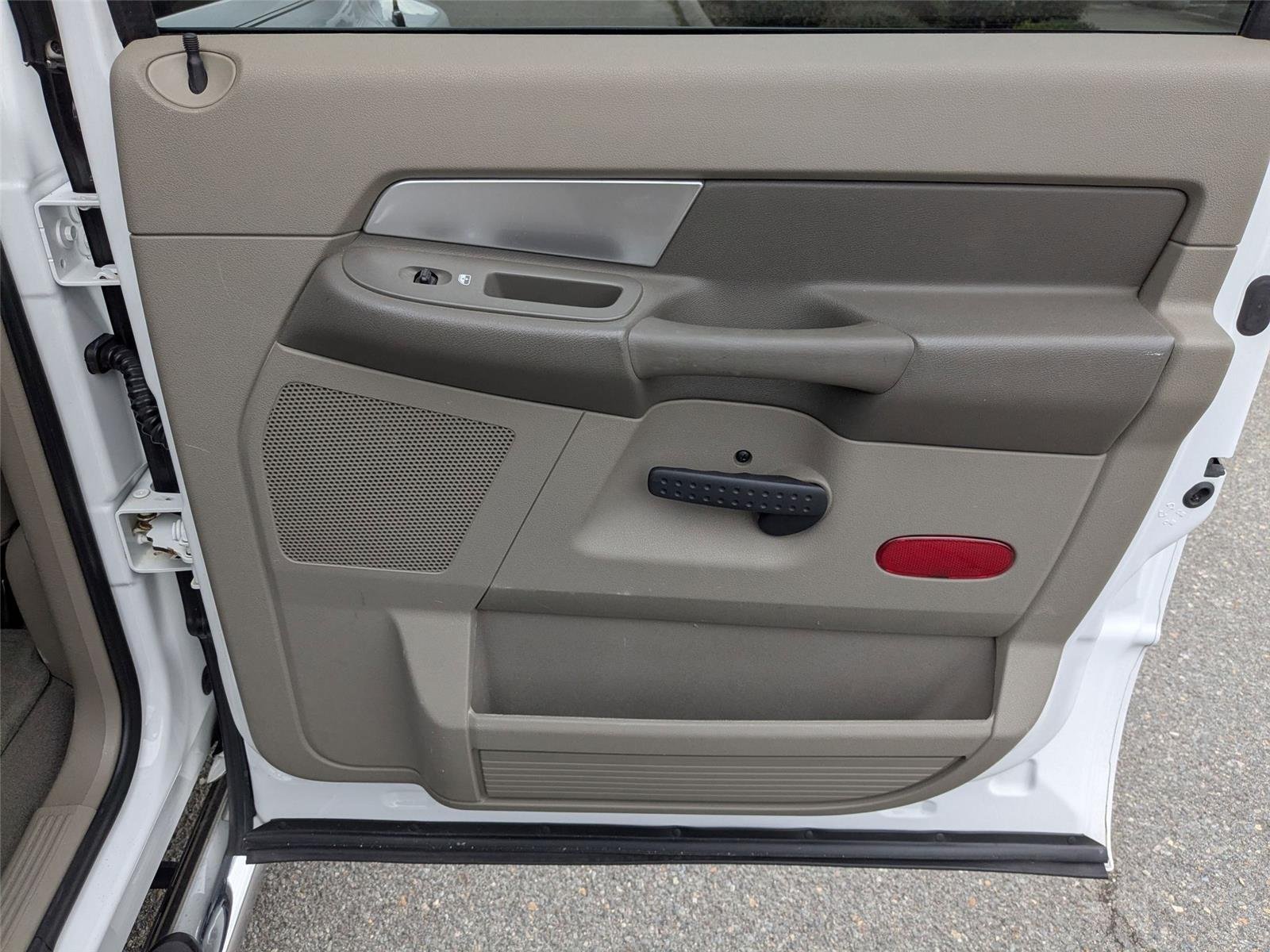 Used 2008 Bright White Dodge SXT image 32