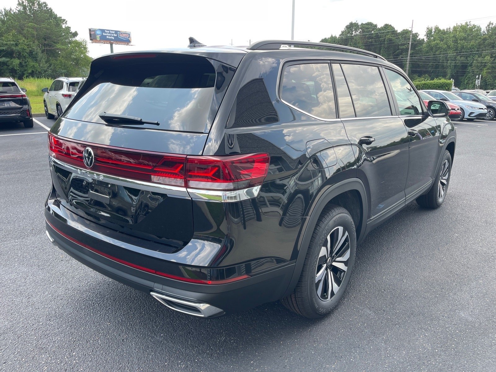 New 2026 Deep Black Pearl Volkswagen SE image 14