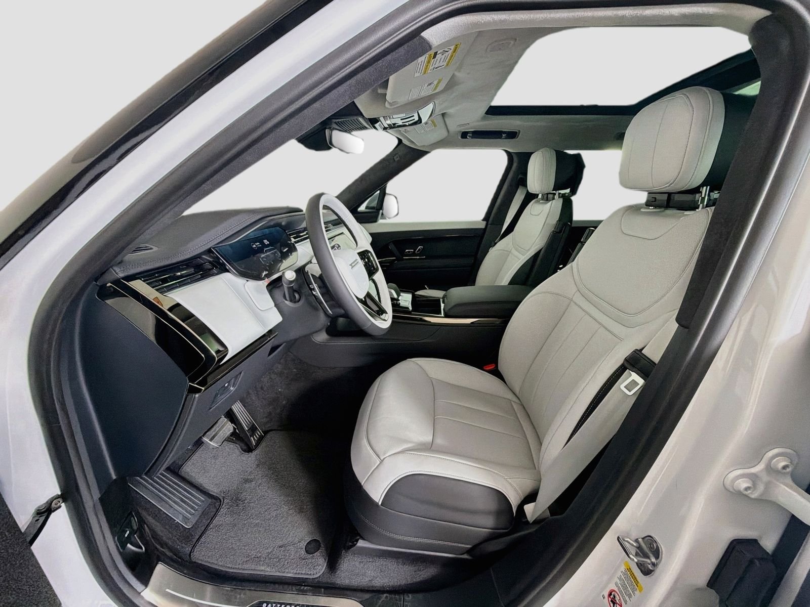 New 2027 Ostuni Pearl White Land Rover Battersea Edition image 23