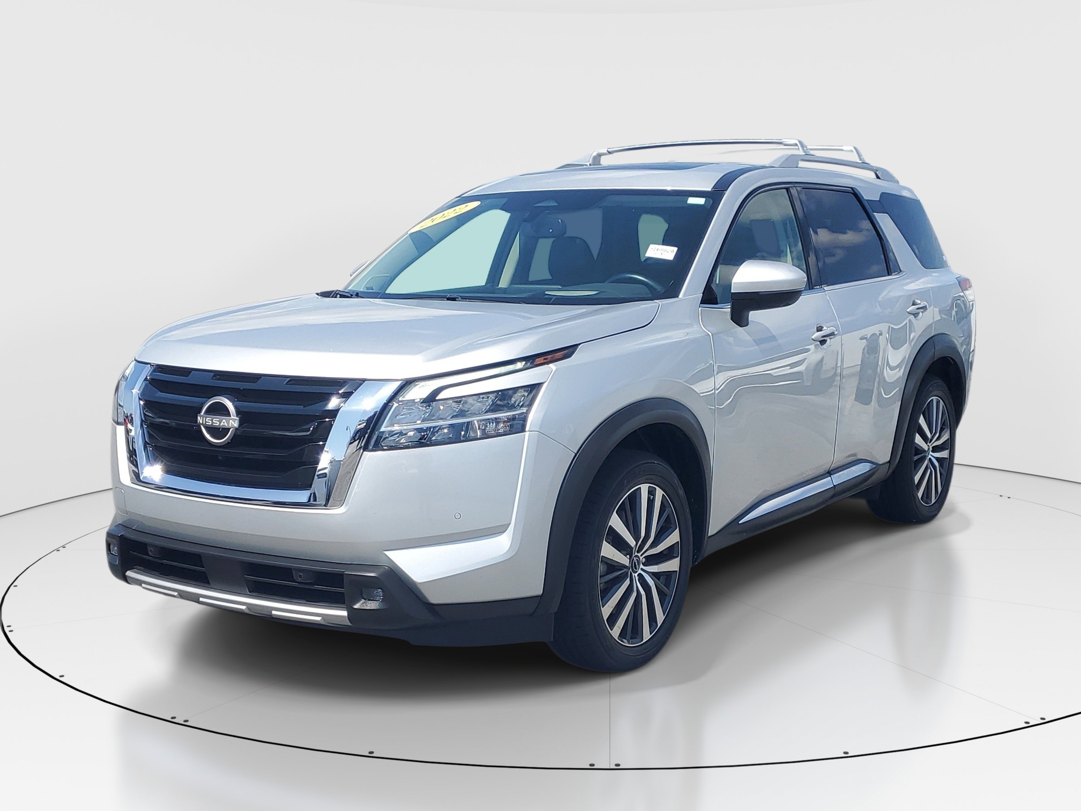 Used 2022 Brilliant Silver Metallic Nissan Platinum image 3
