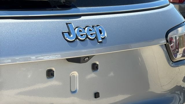 Used 2022 Silver Jeep Limited image 11