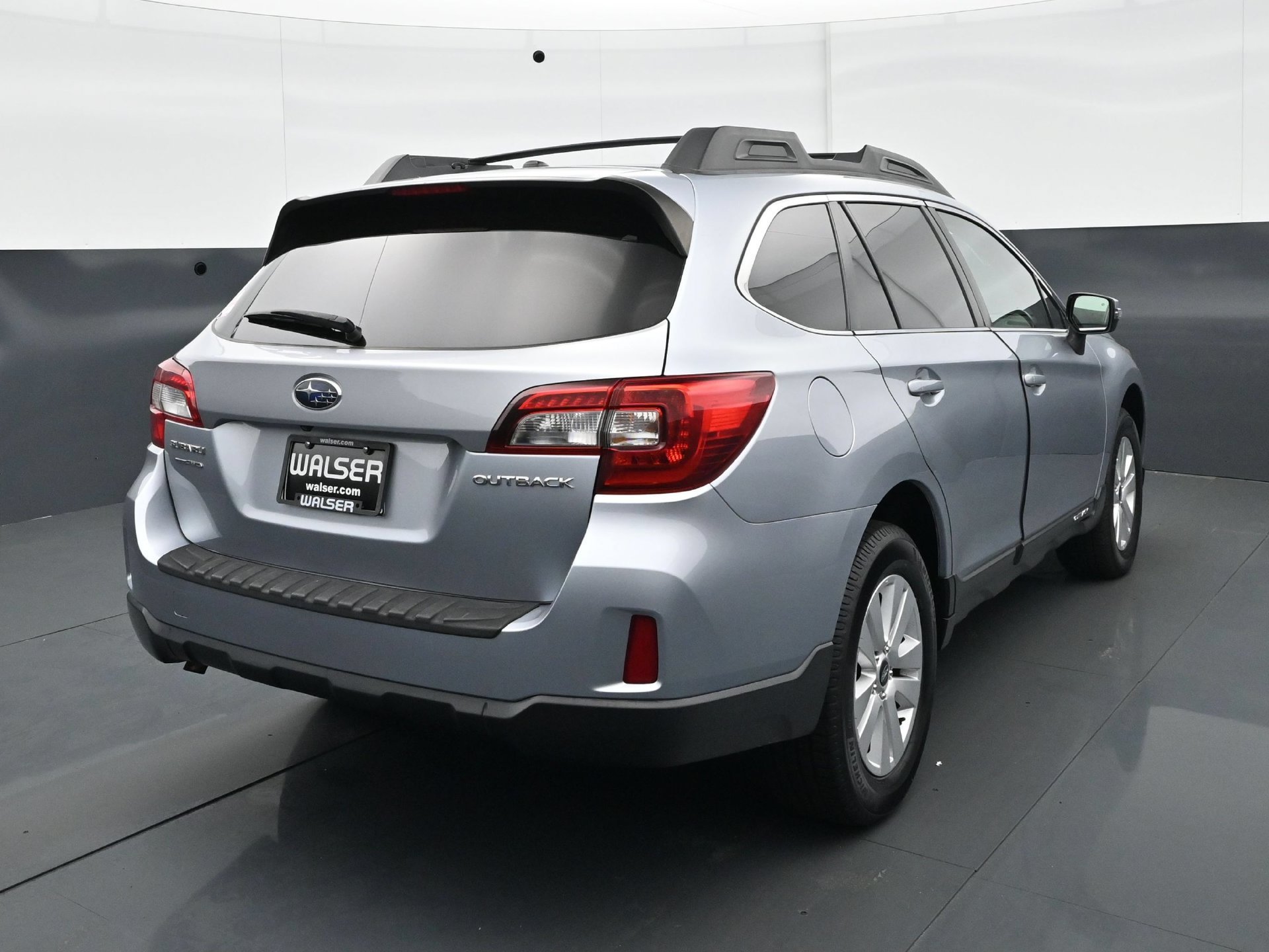 Used 2015 Ice Silver Metallic Subaru 2.5i Premium image 5