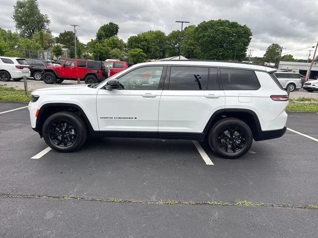 New 2026 Bright White Clear-Coat Exterior Paint Jeep Altitude image 4