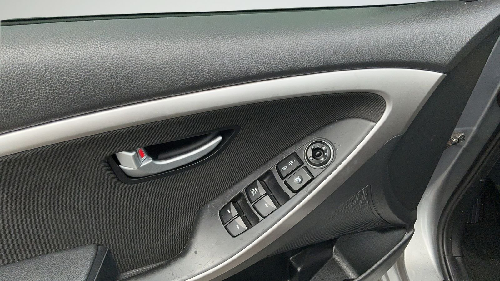 Used 2015 Gray Hyundai Base image 24