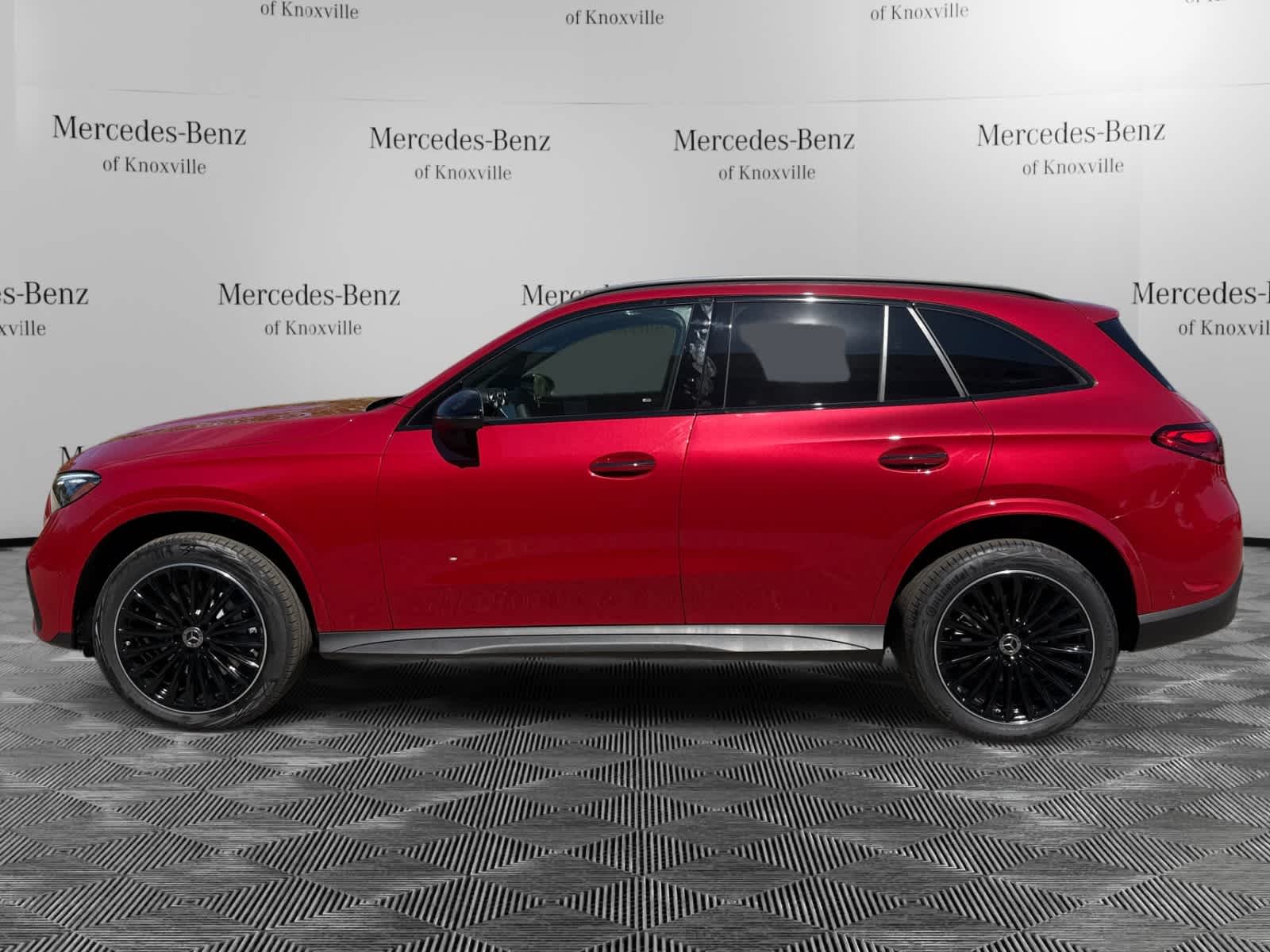 New 2027 MANUFAKTUR Patagonia Red Metallic Mercedes-Benz GLC 300 image 2