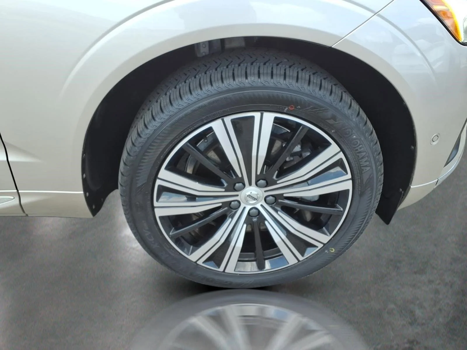 Used 2023 Bright Dusk Metallic Volvo T8 Plus Bright Theme image 10