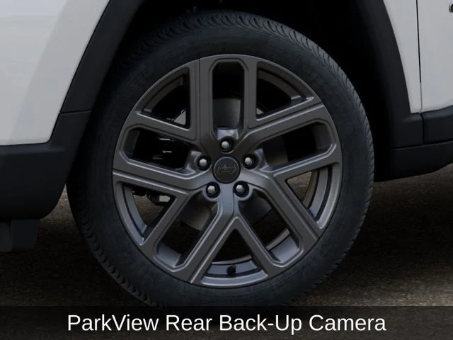 New 2026 Bright White Clear-Coat Exterior Paint Jeep Latitude image 9