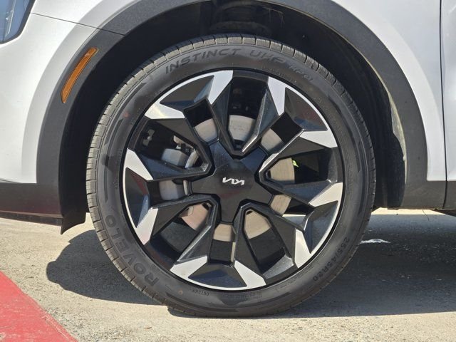 Used 2025 White Pearl Kia EX image 11