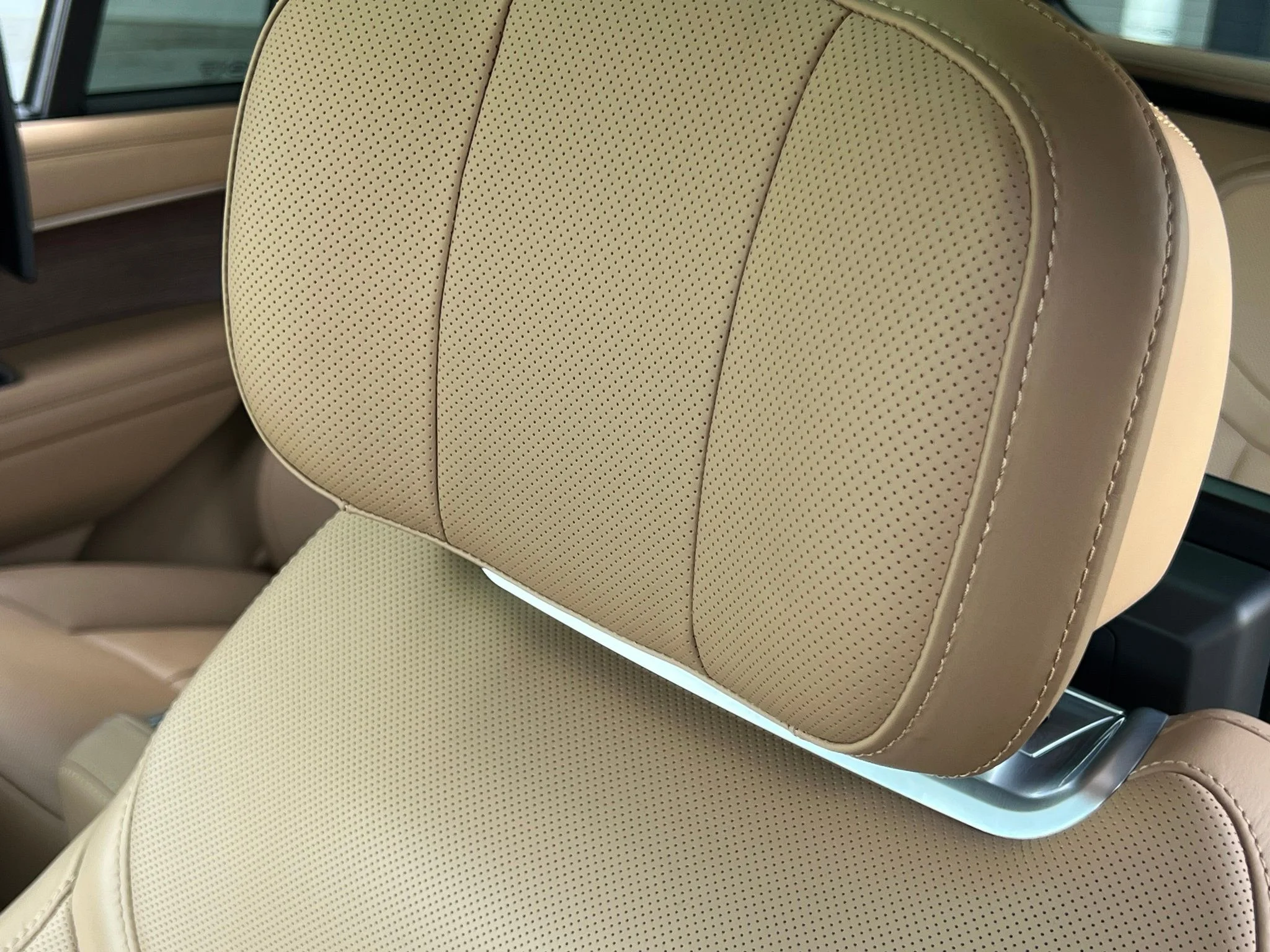 Used 2025  Land Rover Autobiography image 45