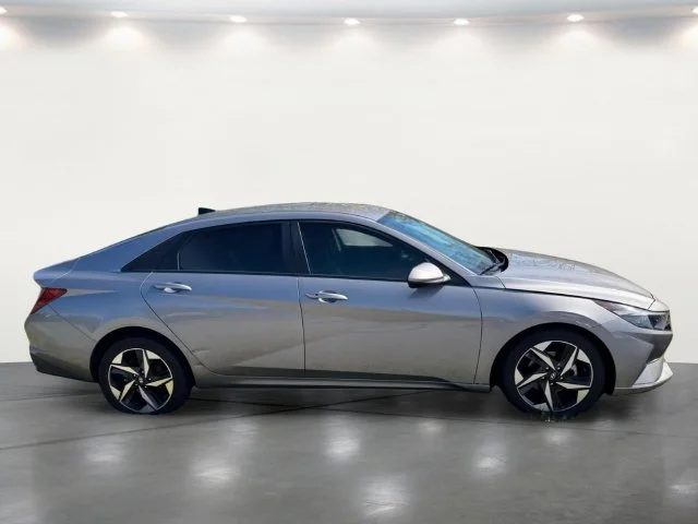 Used 2023 Silver Hyundai SEL image 13
