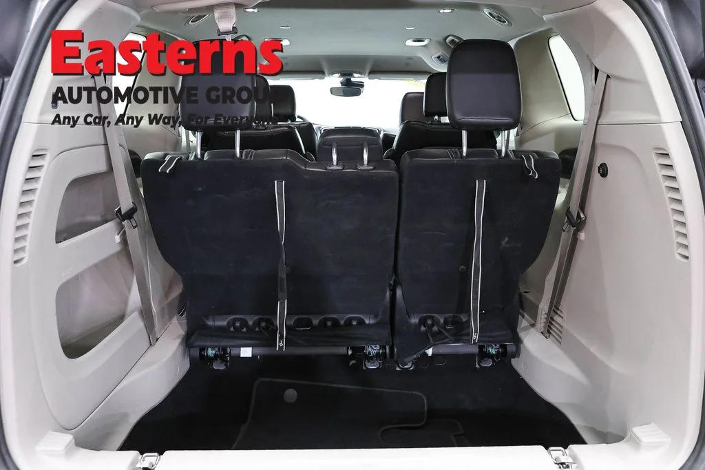 Used 2023 Gray Chrysler Touring L image 9