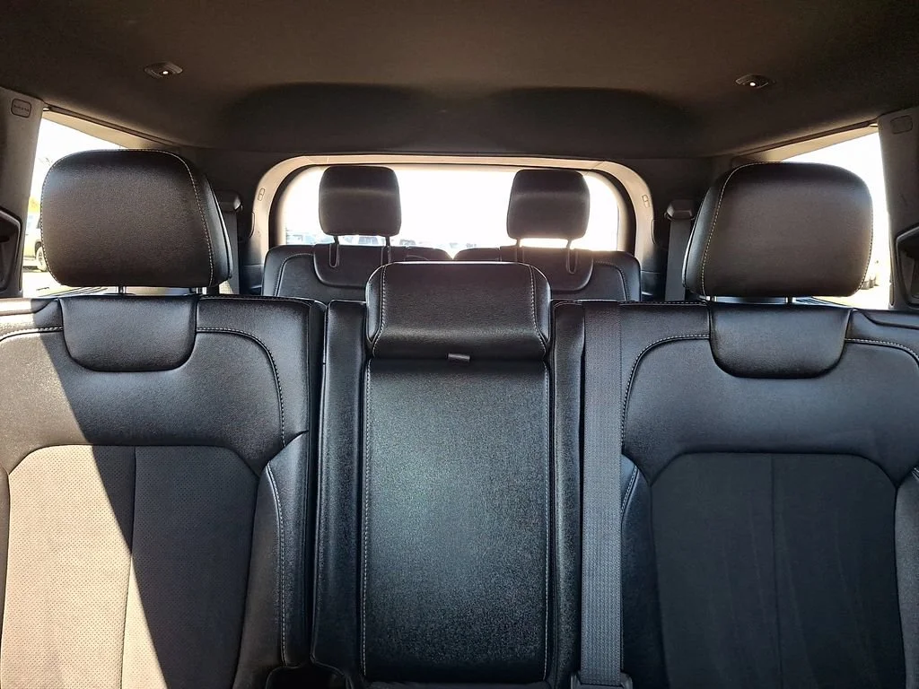 Used 2024 Diamond Black Crystal Pearlcoat Jeep Altitude image 20