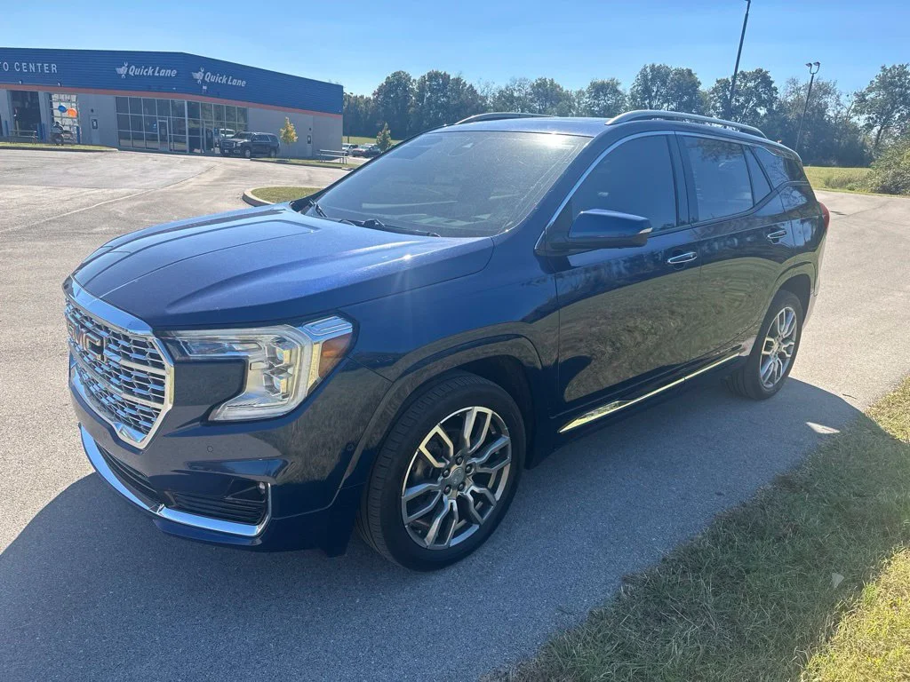 Used 2022 Marine Metallic GMC Denali image 3