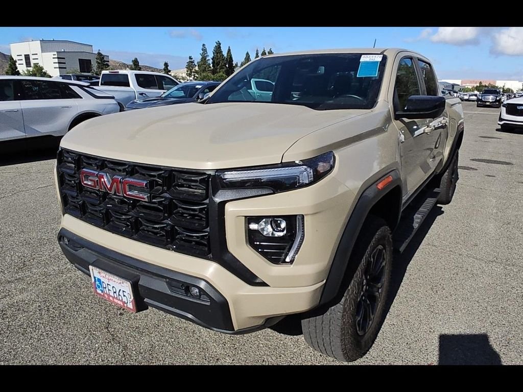 Used 2024  GMC Elevation image 1
