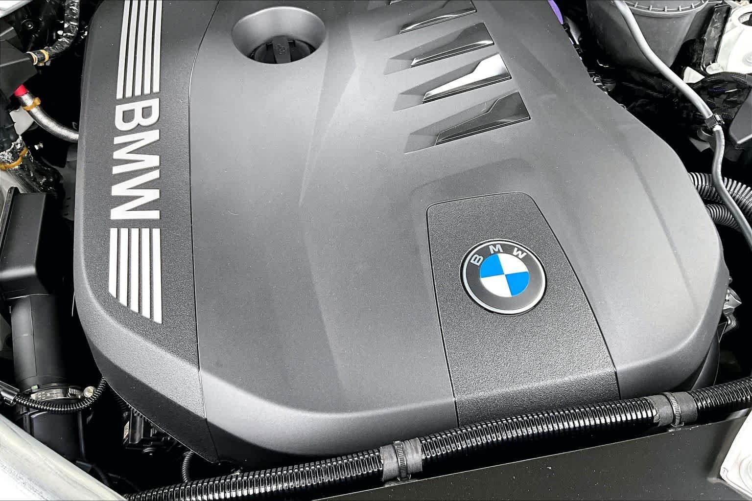 New 2026 Alpine White BMW xDrive40i image 17