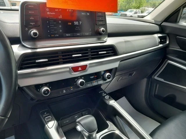 Used 2021 Black Kia S image 19