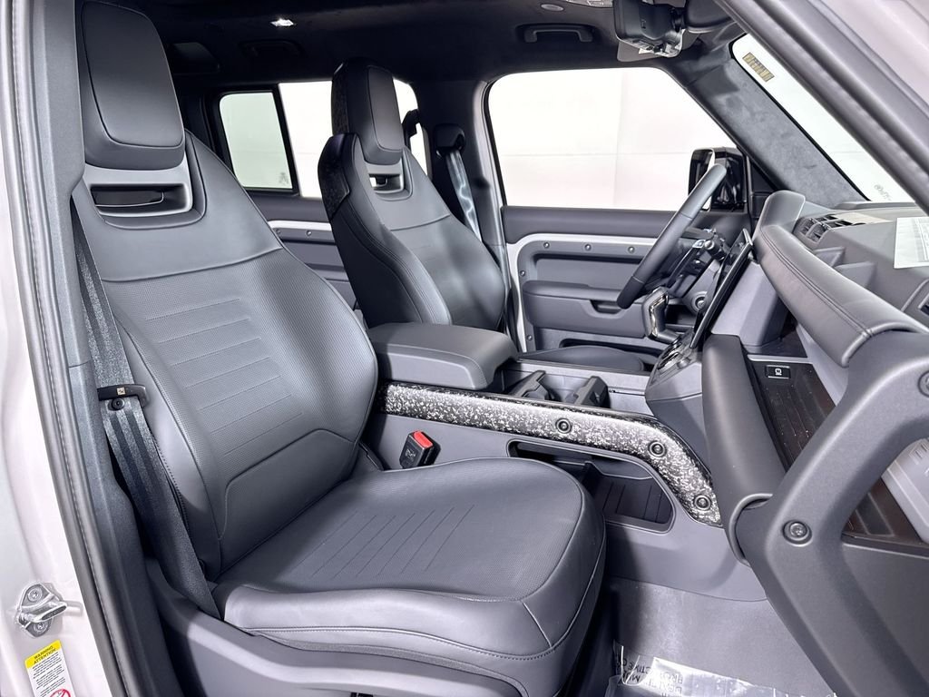 2026 Land Rover Defender OCTA - Photo 22