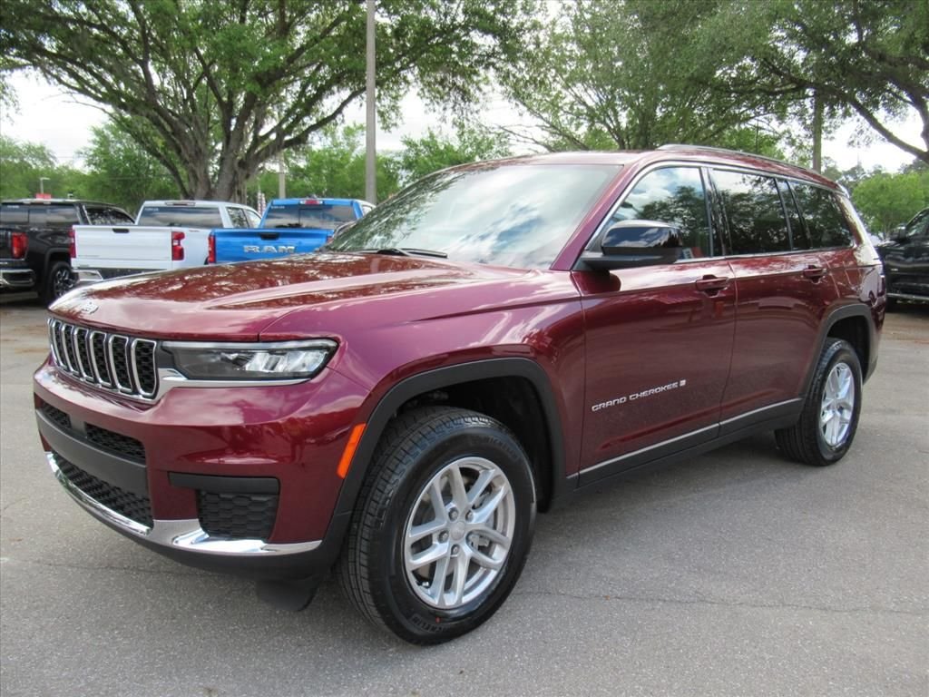New 2026 Velvet Red Pearl-Coat Exterior Paint Jeep Laredo X image 3