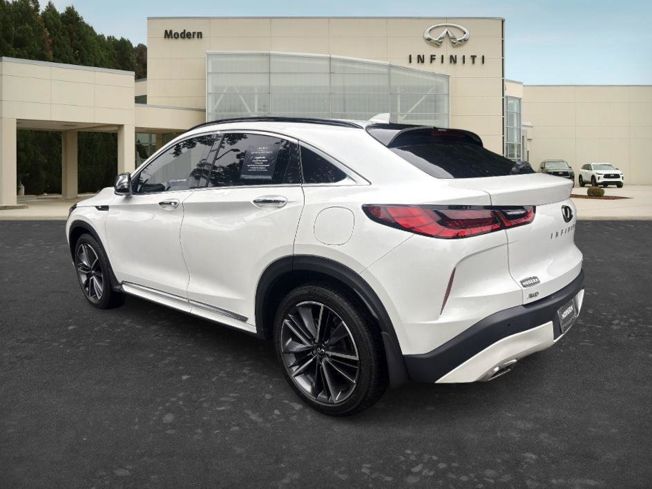 Used 2024 Radiant White INFINITI LUXE image 6