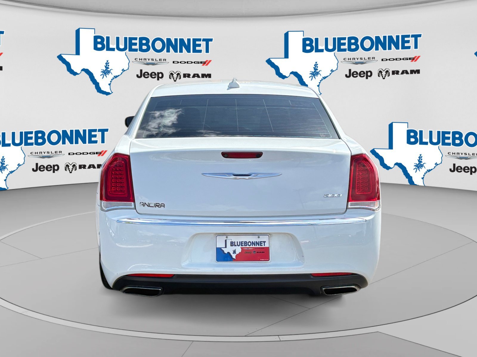 Used 2018 Bright White Clearcoat Chrysler Touring L image 6
